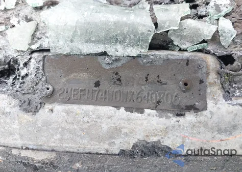 1998 Mercury Grand Marquis z USA, uszkodzony, nr VIN 2MEFM74W0WX640806